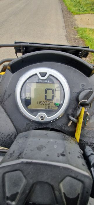 Vând can am 800 R
