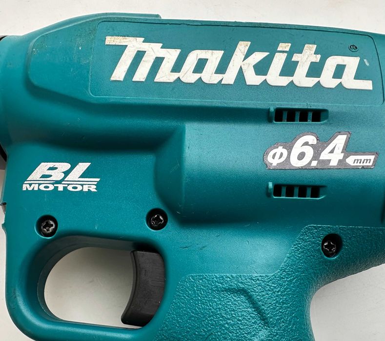 Makita DRV250 - Безчетков акумулаторна нитачка като нова!