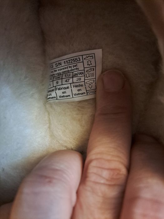 Ugg mărimea 42 dar merg la un 41