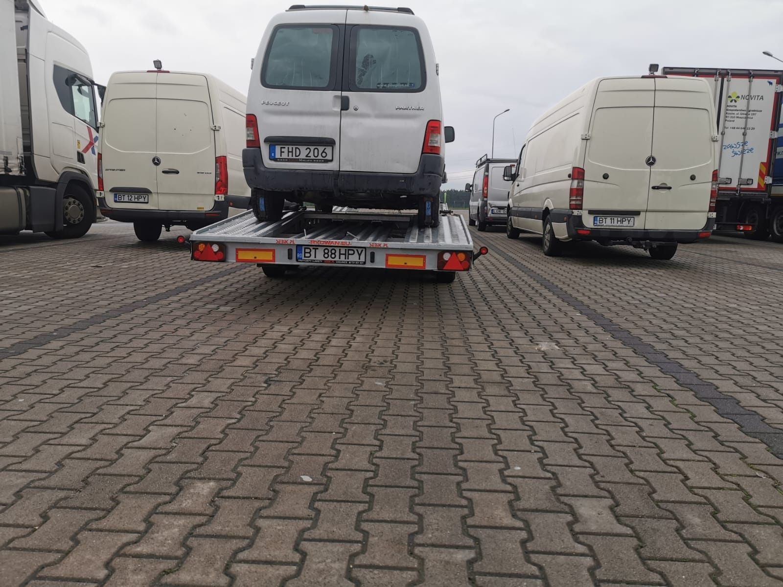 Trailer-Platforma Rydwan 4.5 metri 2.7 tone