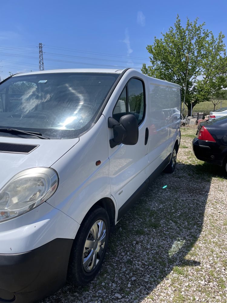 Opel vivaro дизел.