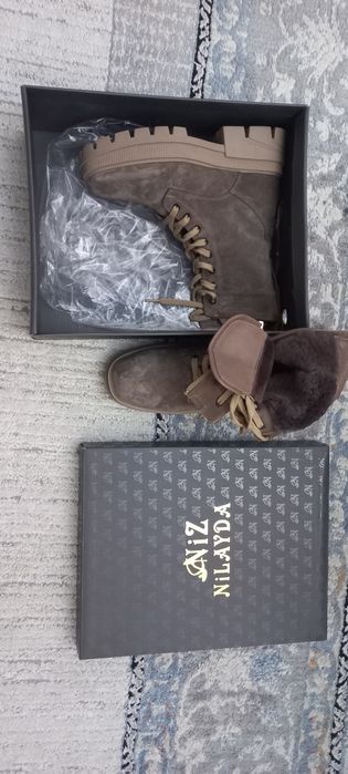 Продам новые фирменные женские сапоги