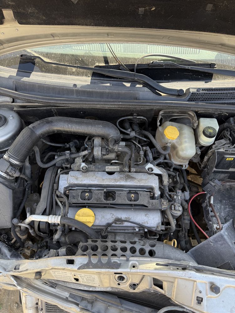 Dezmembrez Opel Vectra C 1.8 benzină