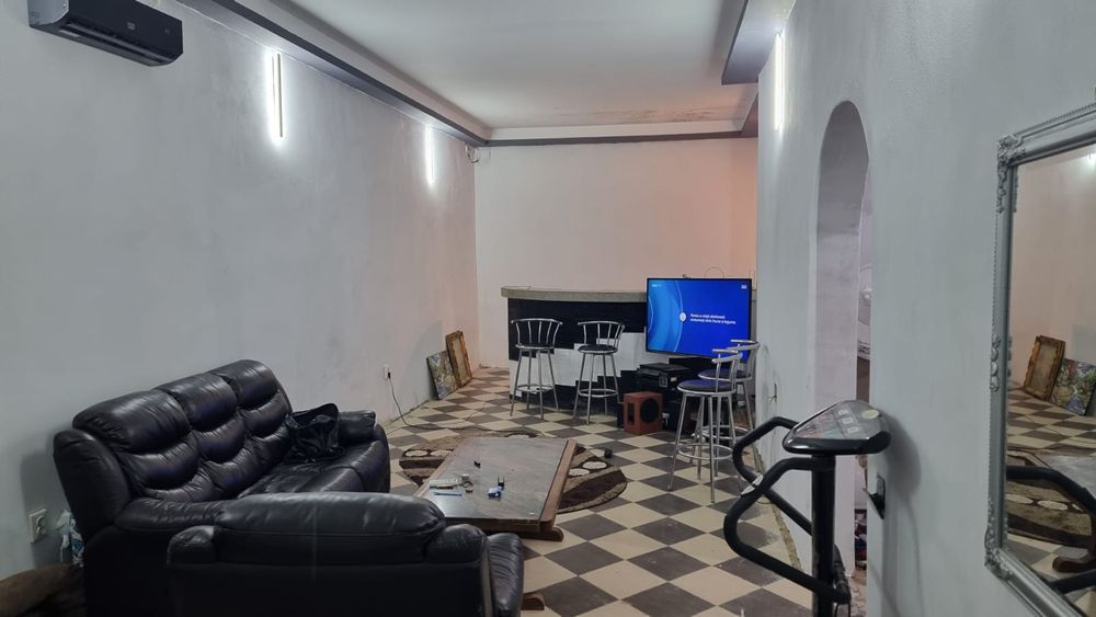 Vând spațiu comercial