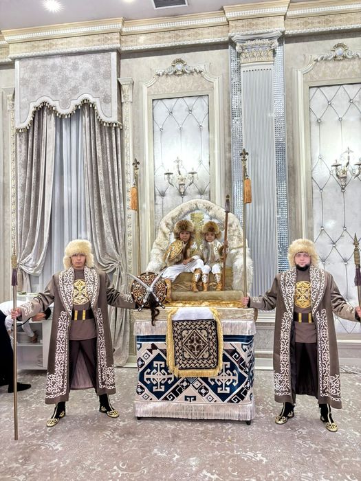 ТРОН.ТАҚ.Сүндет той тақ.Трон. ақ тақ,үлкен тақ,алтын тақ бар.Тұсаукесе