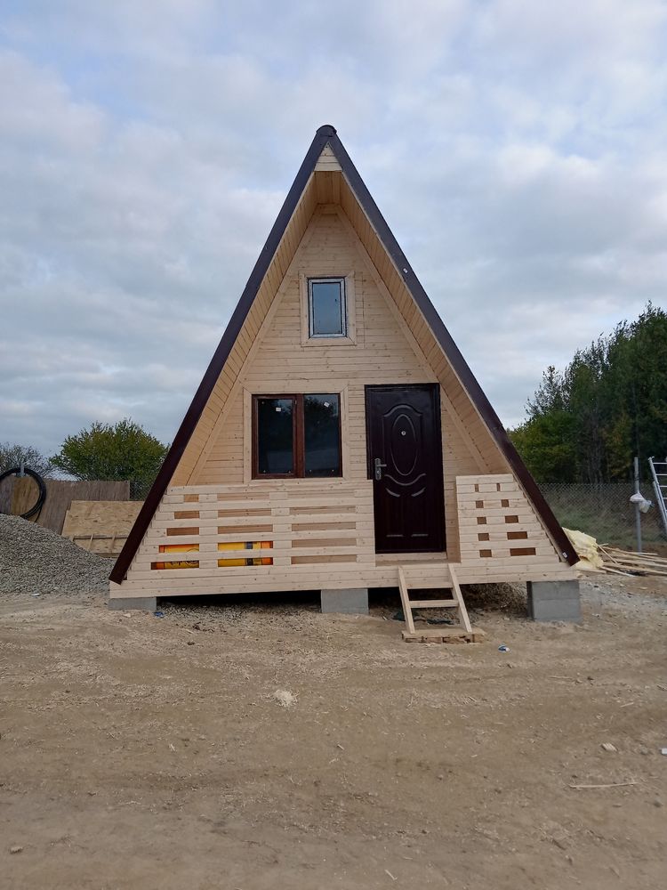 Cabane tip A frame și case de locuit normale foișoare terase