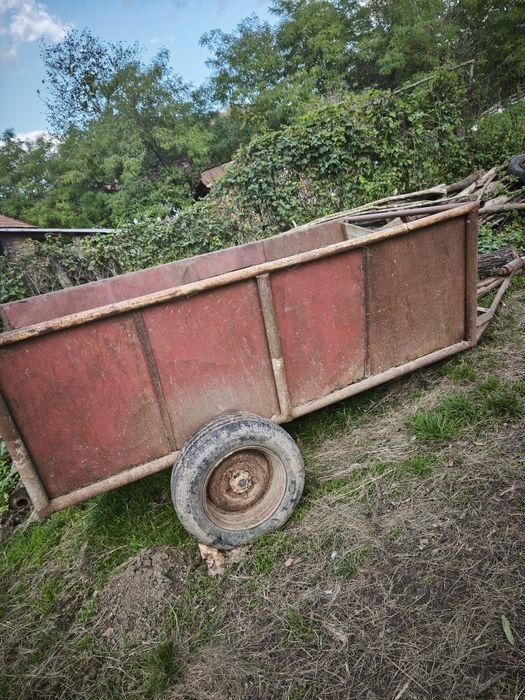 Vând plug și remorca