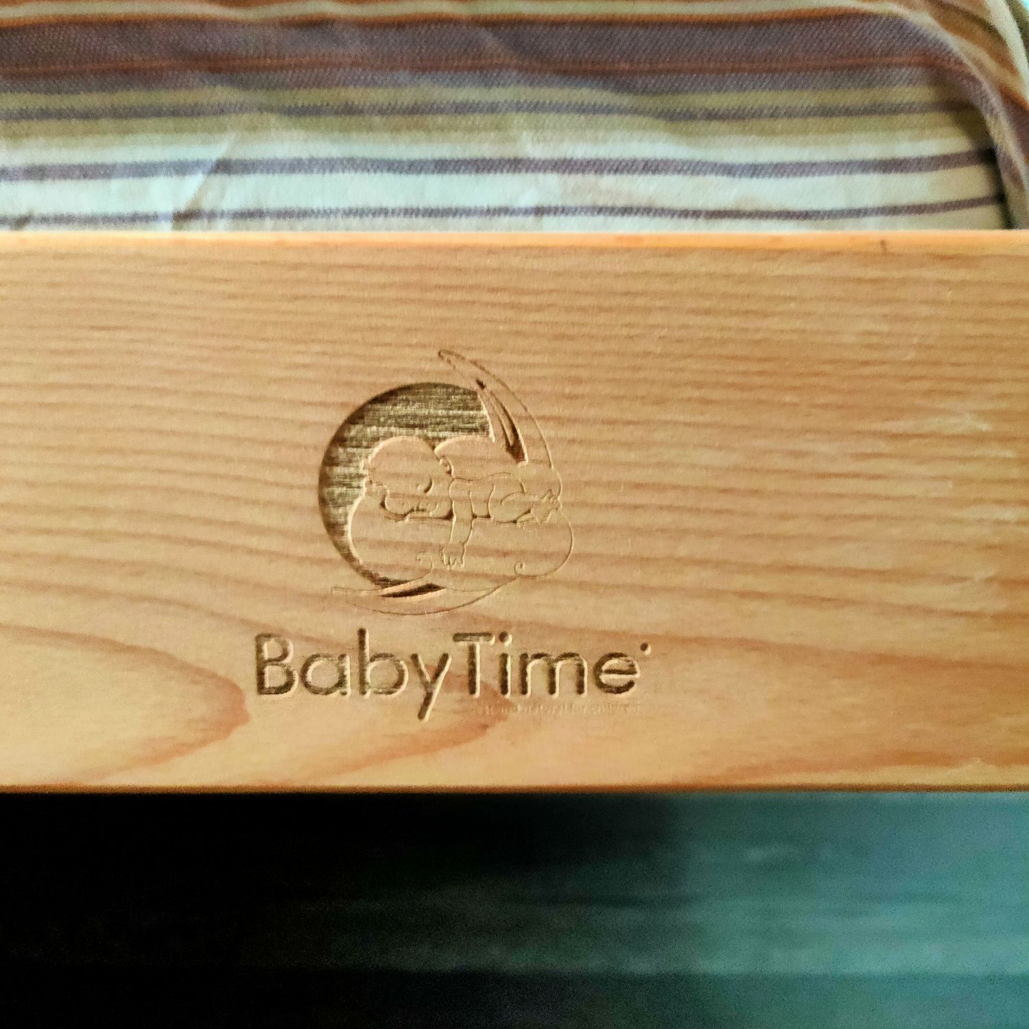 Patul casuta produs de catre marca BabyTime