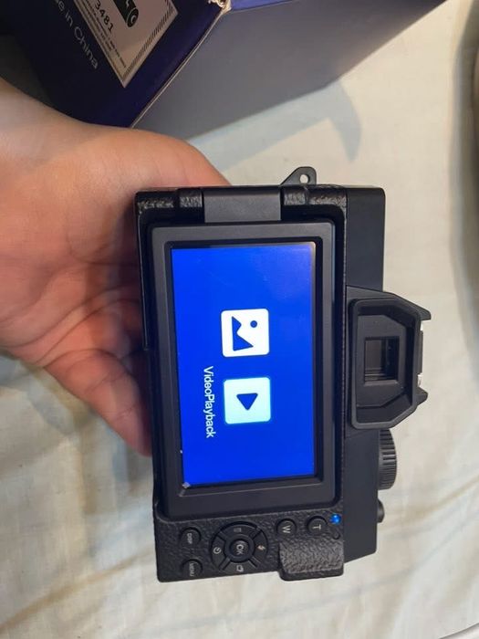 Vand un aparatul de foto este pret 1.000 de lei