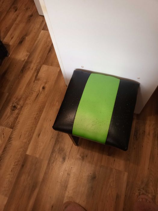 Кухонные стулья 2штуки есть и другие в связи с переездом