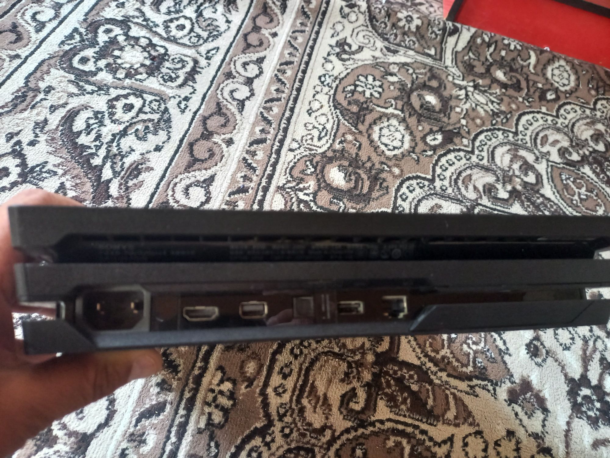 PS4 pro tiniq holati ideal yangi 1TB hotirasi plombasi bor 13ta o'yinl