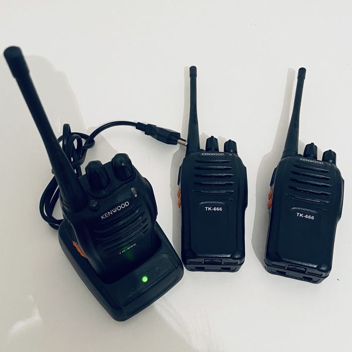 Продаю рации с зарядкой.