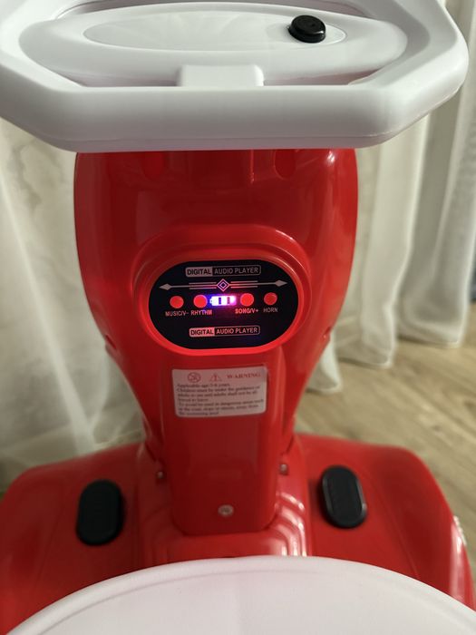 Продаю детскую электрическую машинку