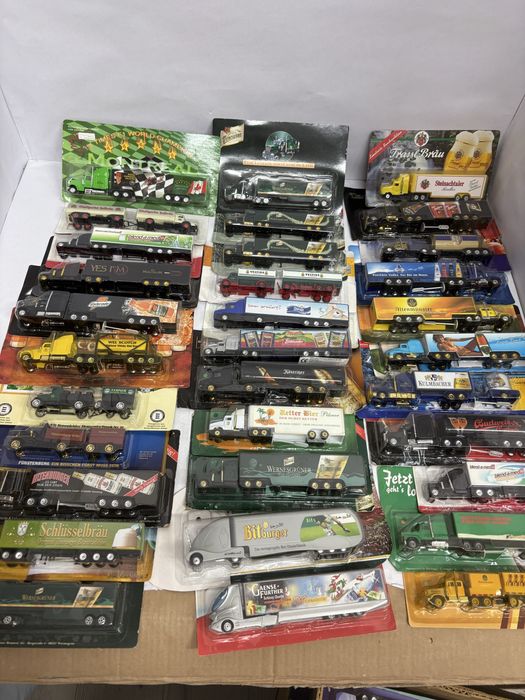 Lot 400 bucăți camioane tir machete 1:87 HO diverse modele și culori