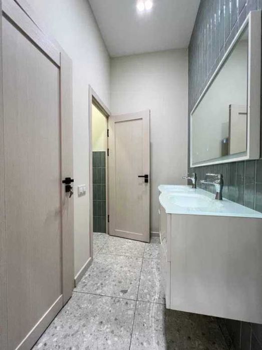 Продается нежилое помещение 138 кв.м. Чиланзар Ц квартал (2-я линия)