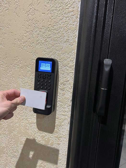 Аренда под офис 2 минут от метро Шахристон 20м2 С мебелью! Подволь!