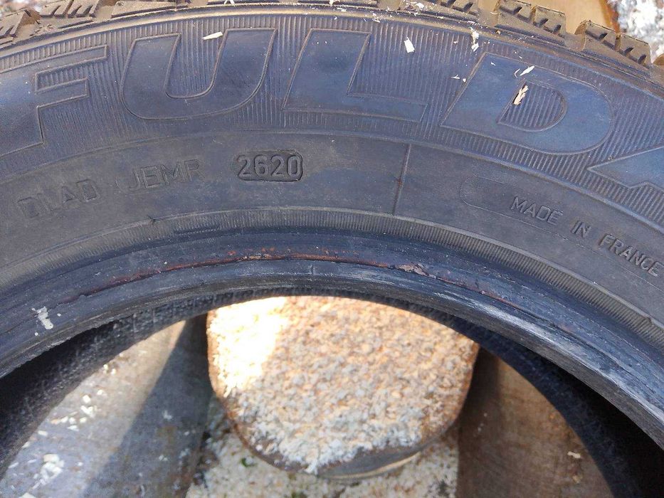 2 бр. гуми 15 цола - 90 лв.