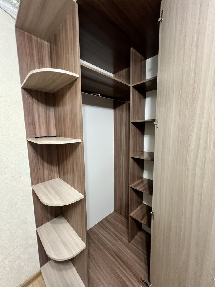 Угловой шкаф для спальни