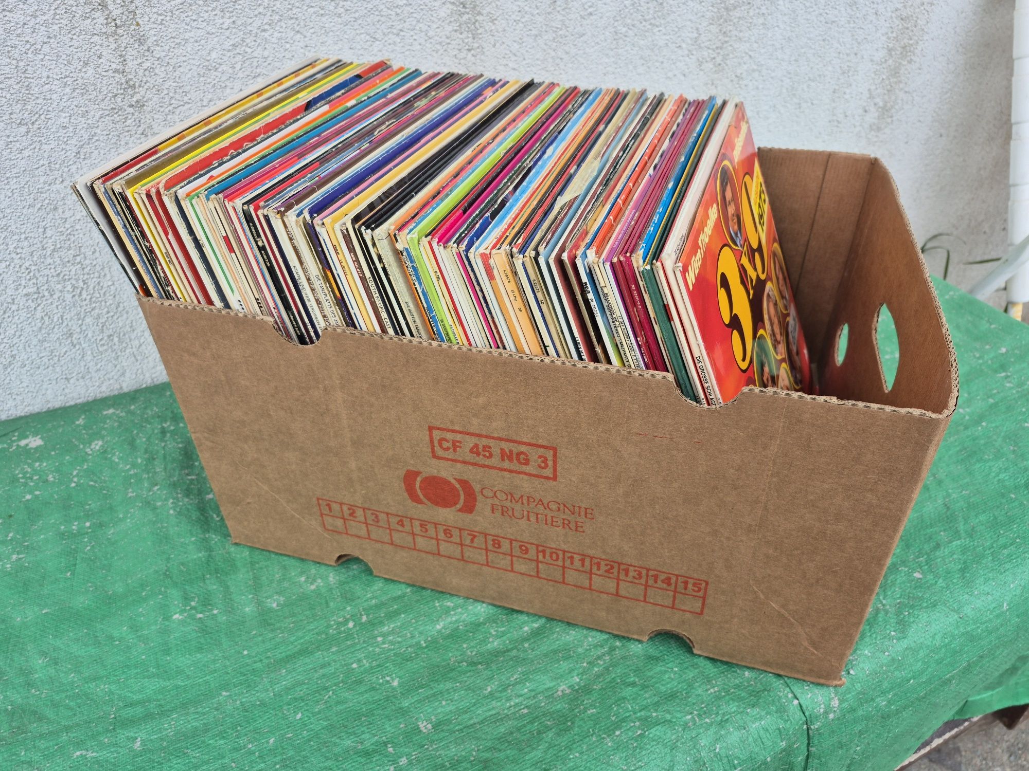Lot Discuri Vinil colectie 200 LP cu muzica usoara straină mixta