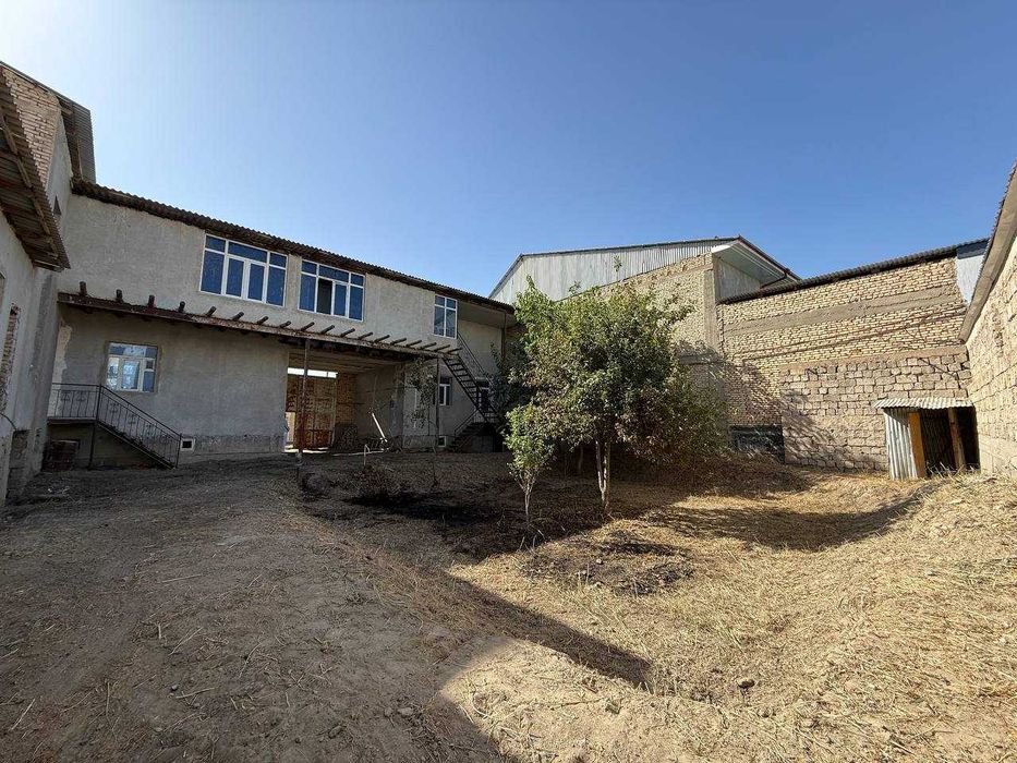 TAYYOR 6 sotiqli hovli sotiladi