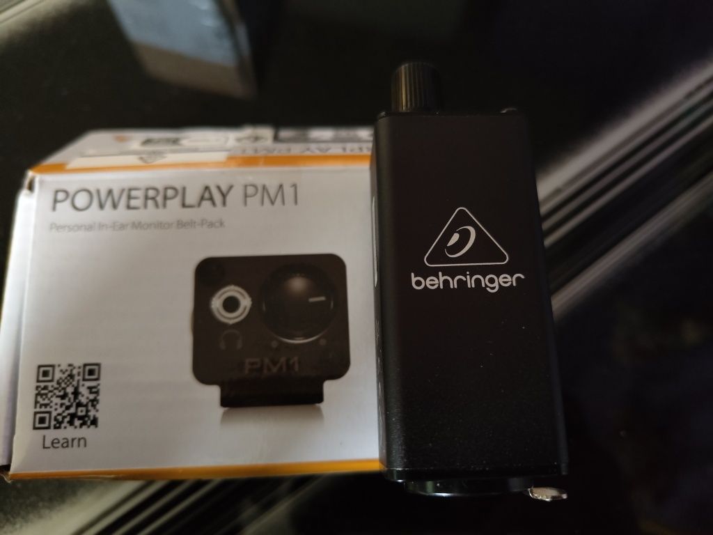 Behringer PM1 слушалков усилвател