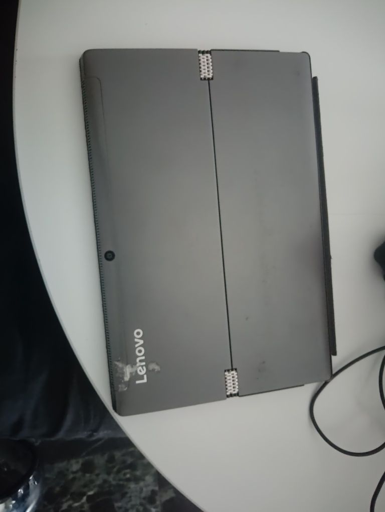 Лаптоп Леново miix 520