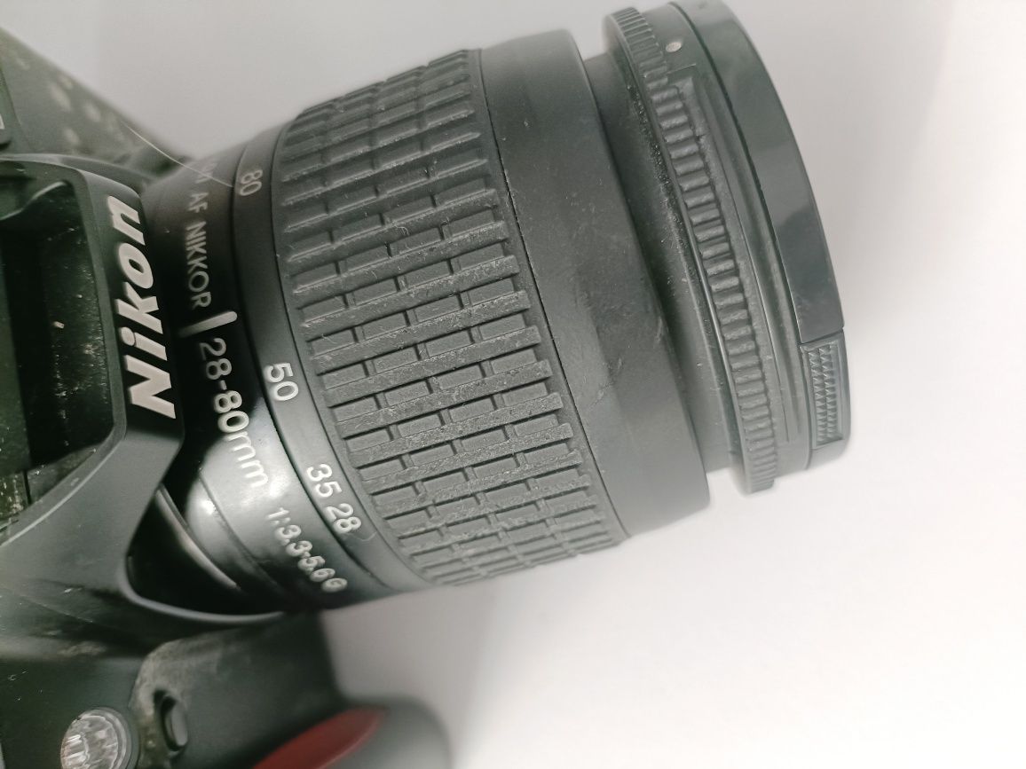 Aparat foto Nikon f65 cu obiectiv