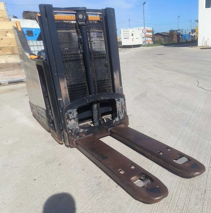 Transpaleta/Liza electrica Crown DT3000