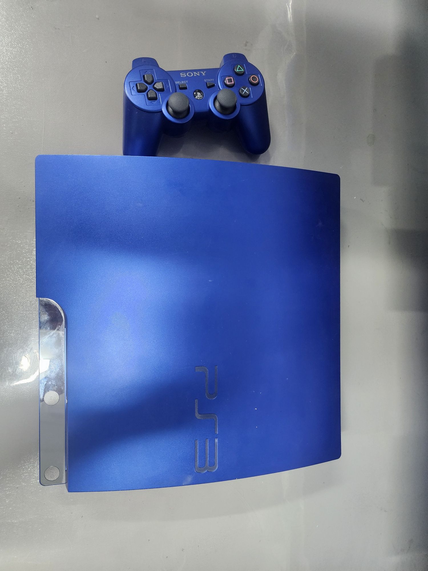 Продается игровой консол Sony Playstation 3 slim limited edition