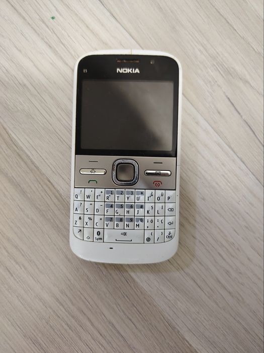 Nokia e5 holati yahshi