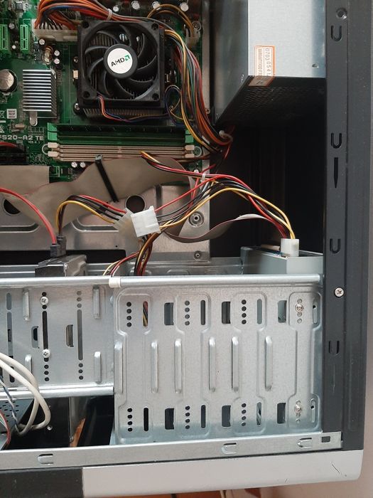 Компютър за части - 2 GB RAM