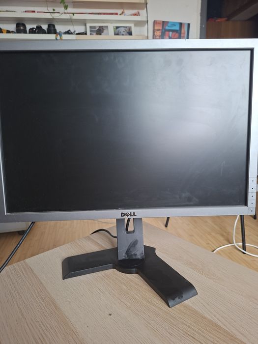 Monitor DELL E2210f