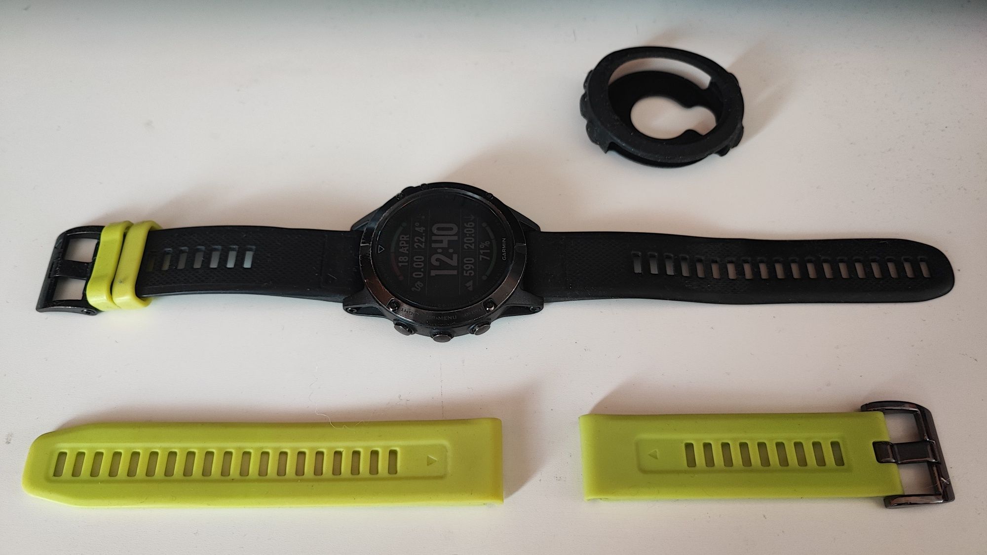 Продавам Garmin Fenix 5