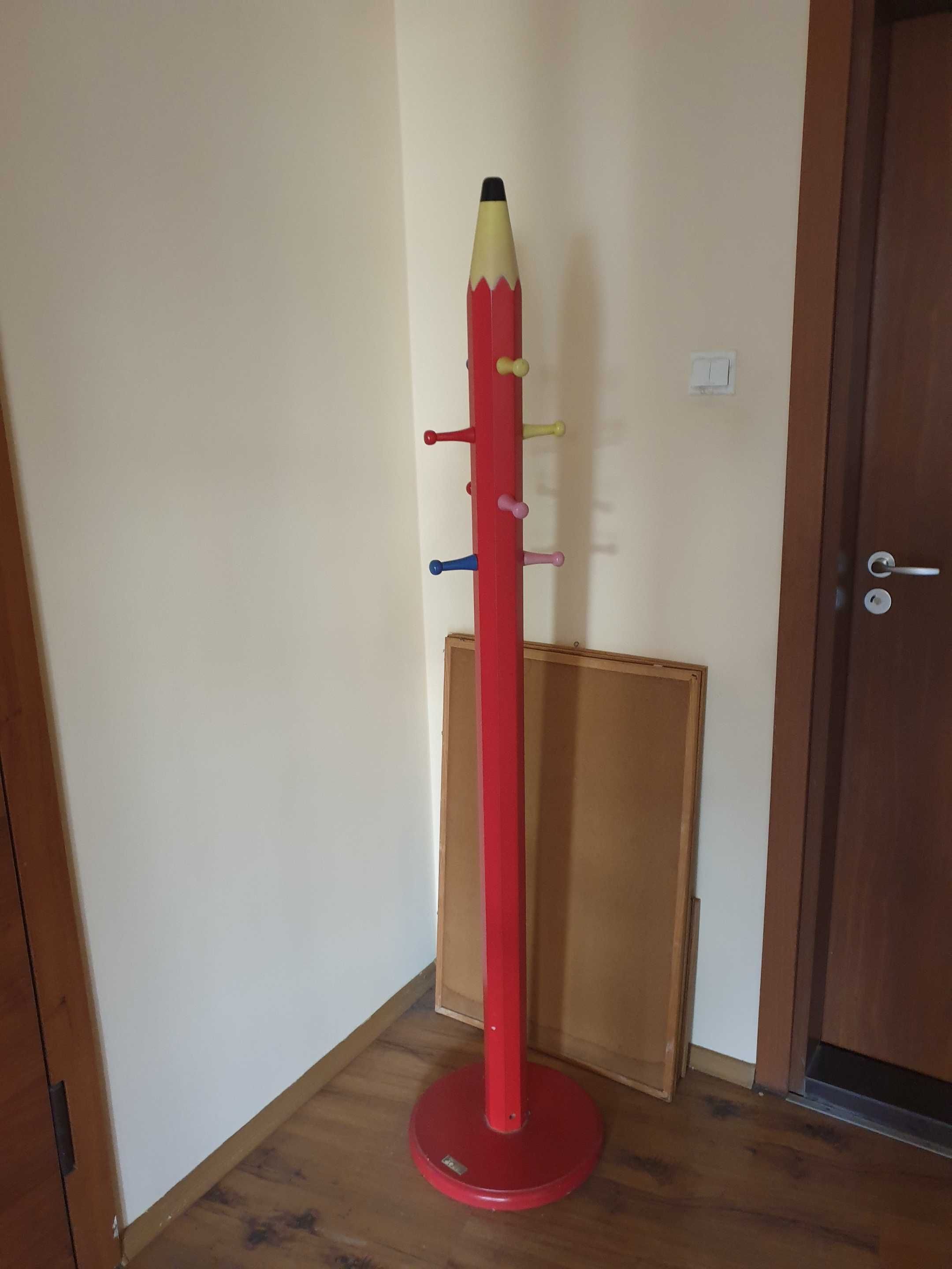 Детска стояща закачалка