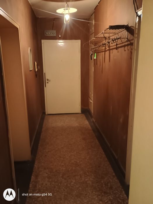 Под наем 3 стаен, София, кв. Изток, 100 кв.м. обзаведен, партер