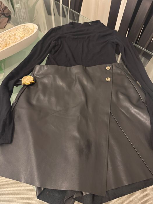 Кожена пола и блуза