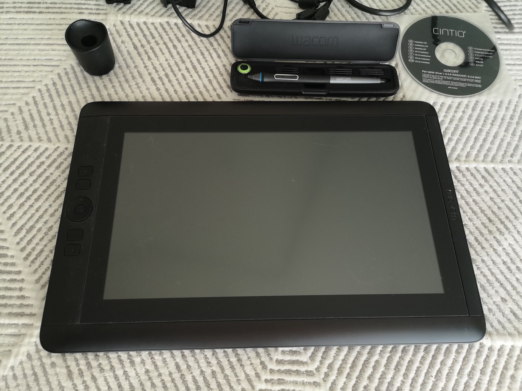 Wacom Cintiq 13HD Creative Pen Display