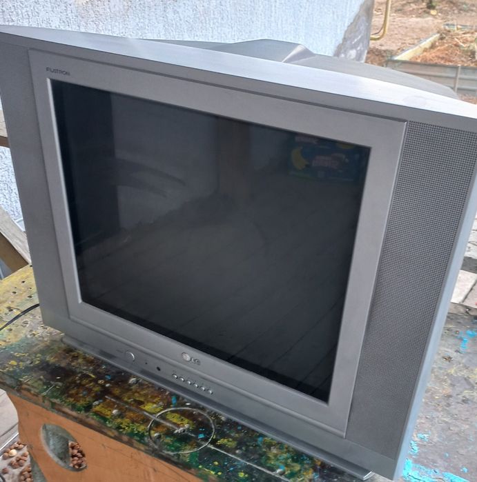 Телевизор LG и Daewoo.