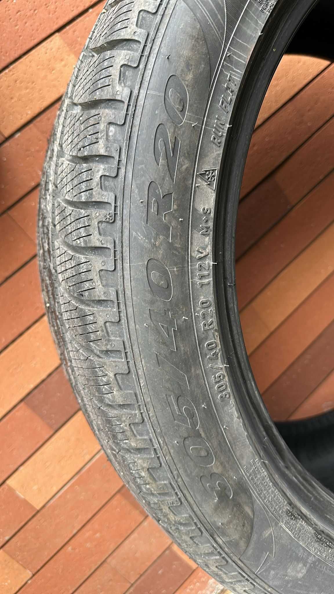 Vand 2 Anvelope Pirelli Scorpion 305/40/R20 iarna - Urgent