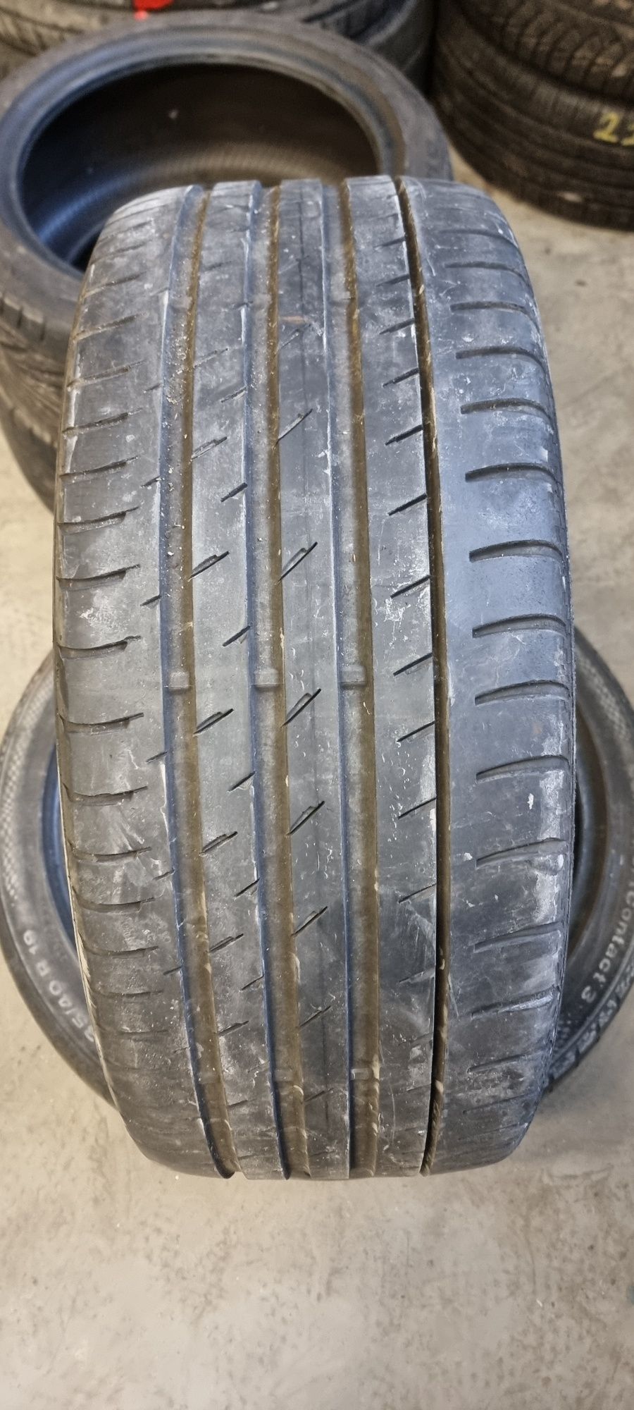 Единична лятна гума 235/40/19 Continental