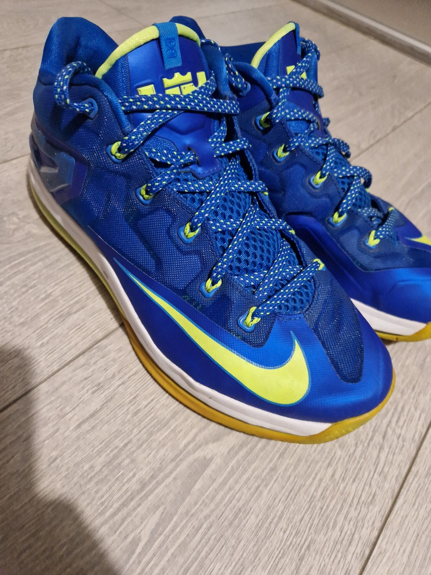 Adidasi baschet Nike Lebron 11 low sprite
