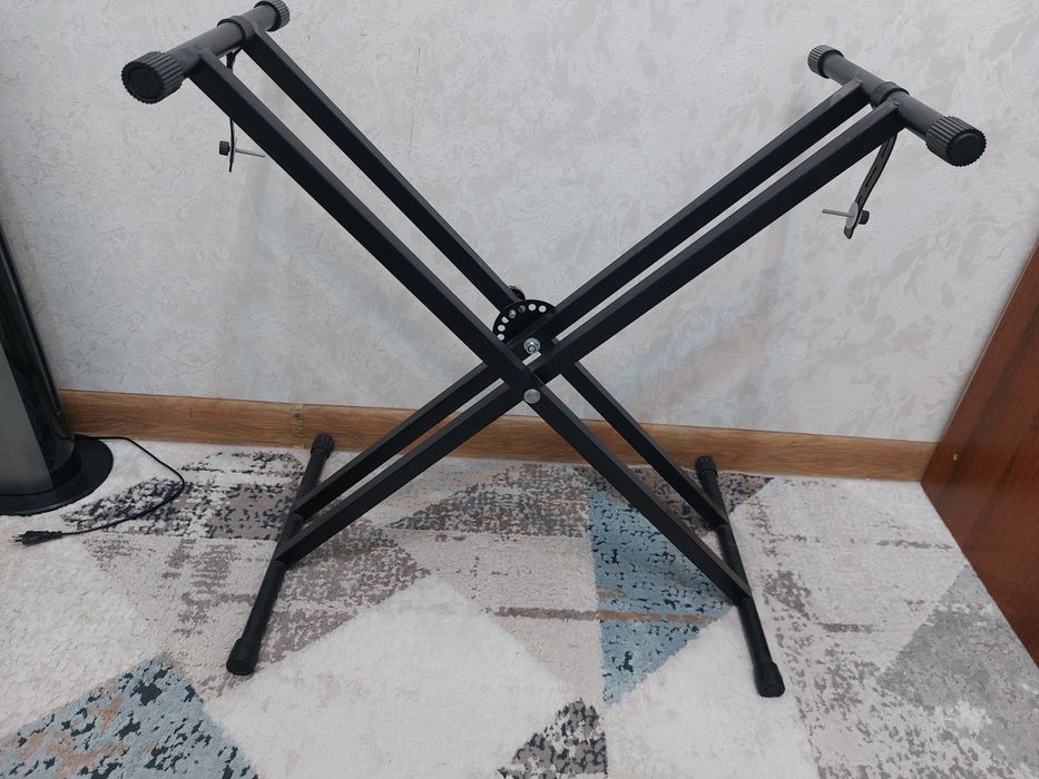 Подставка под пианино