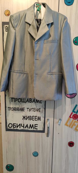 Костюм с риза и вратовръзка