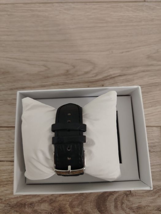 Vând ceas  emporio armani nou cu cutie