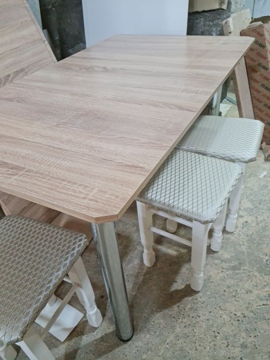 Стол кухонный с табуретками