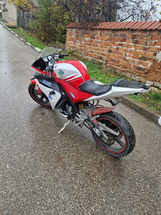 Yamaha YZF-R125 2011