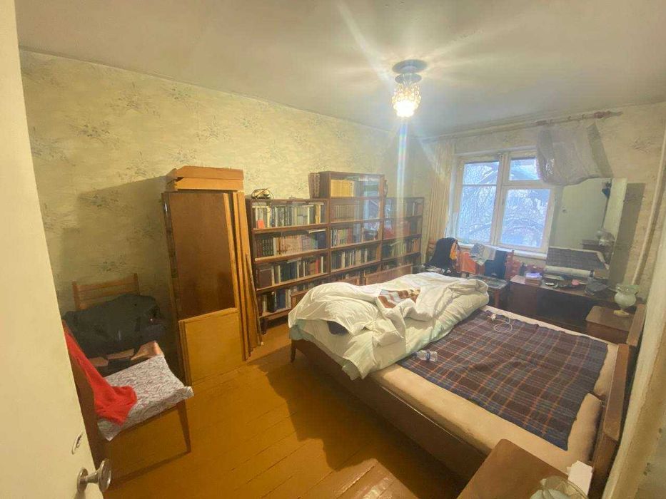 Срочно продается 3-х комн без ремонта, возле м. Космонавты. 3/3/4