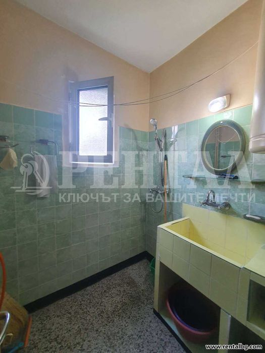 Тристаен обзаведен апартамент, К. Париж