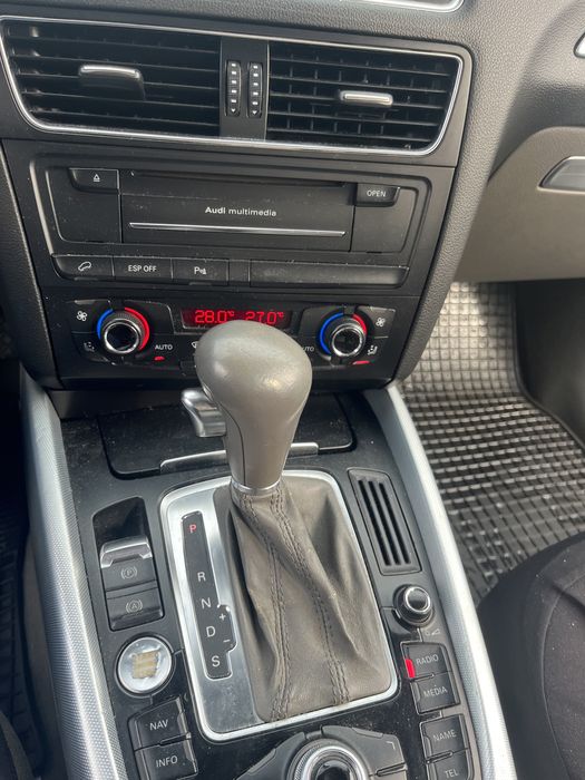 Vand Q5 2.0benzina an2008