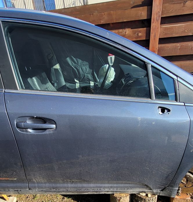 Dezmembrez Toyota Avensis T27
